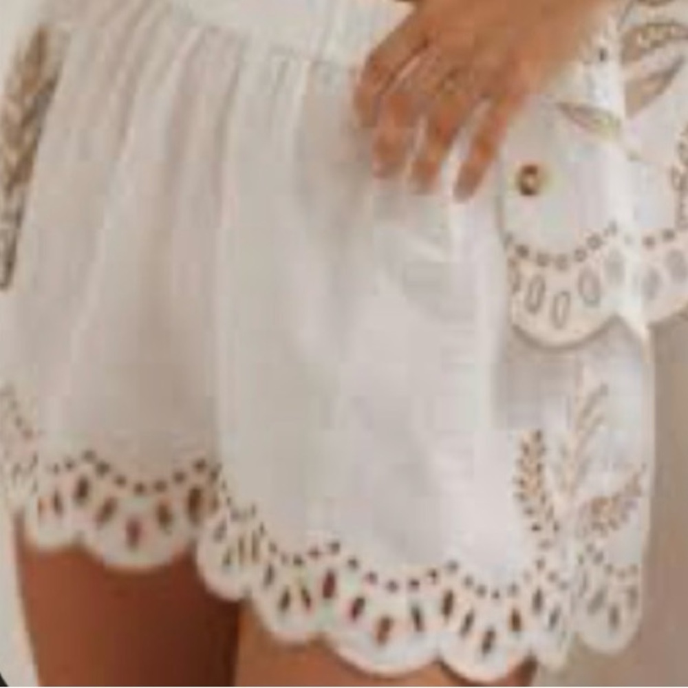 Magaschoni White Linen High Waist Scalloped Hem Shorts